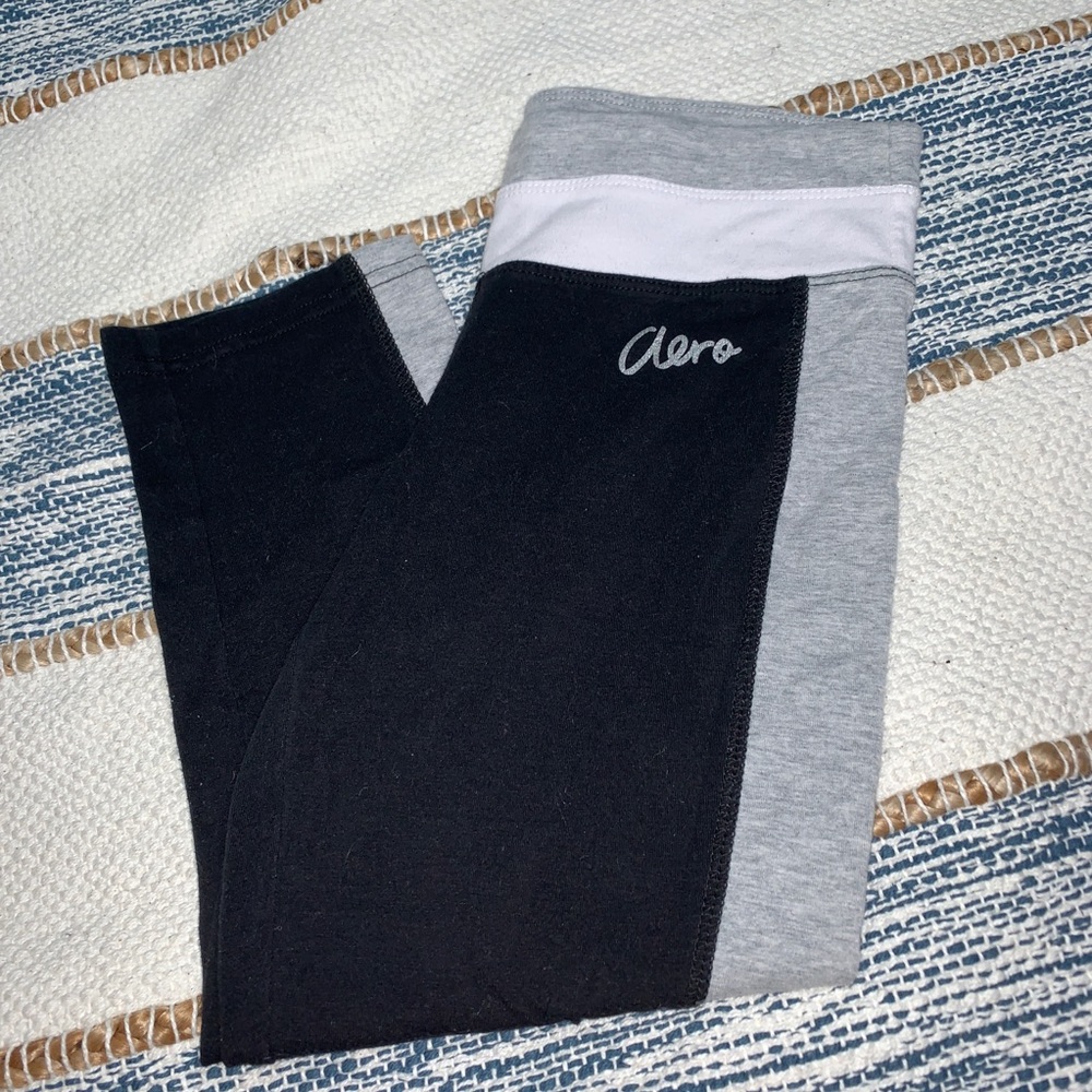 AERO Capri Leggings with Grey Stripe